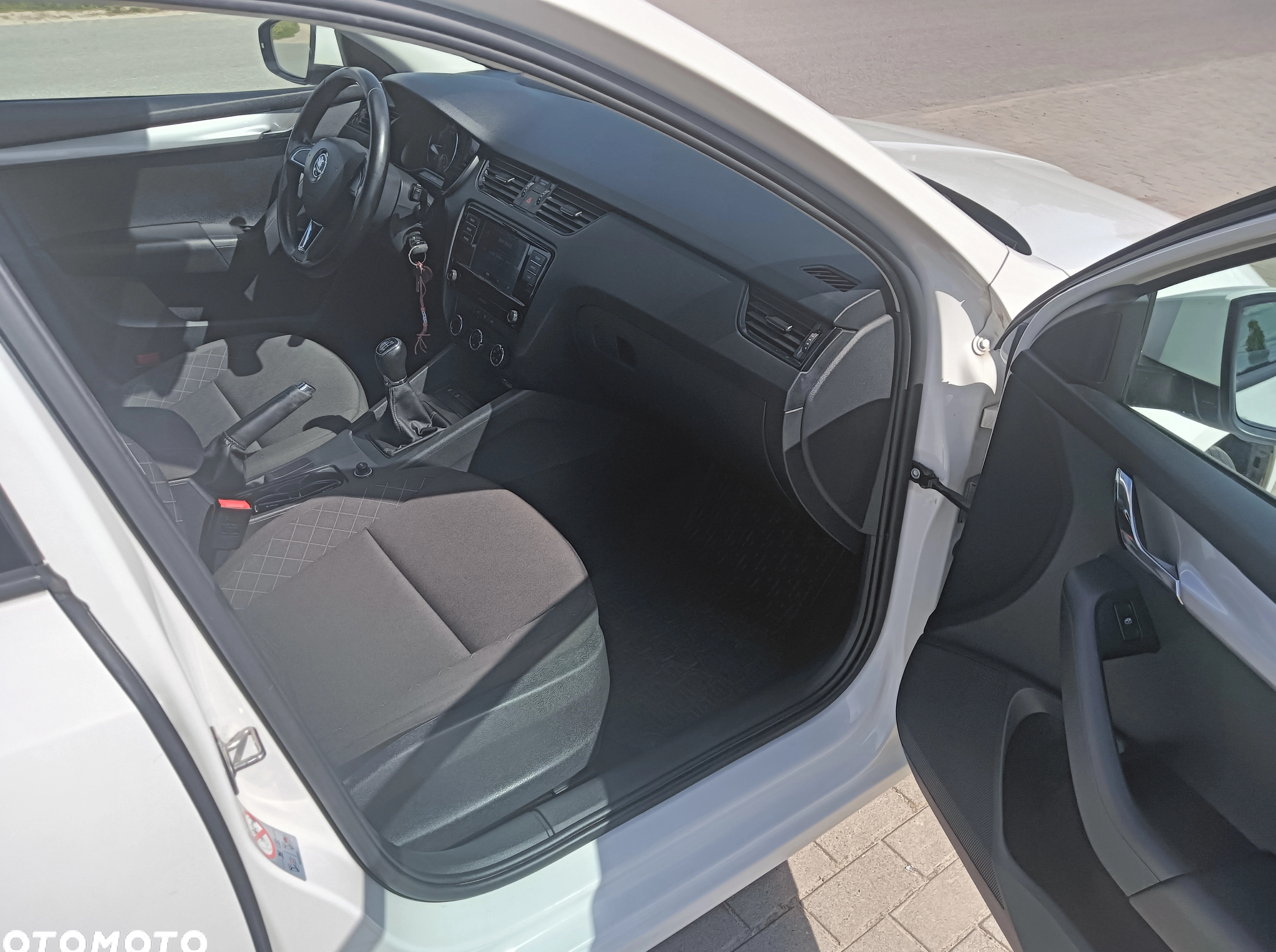 Skoda Octavia cena 40500 przebieg: 224000, rok produkcji 2019 z Opatów małe 37